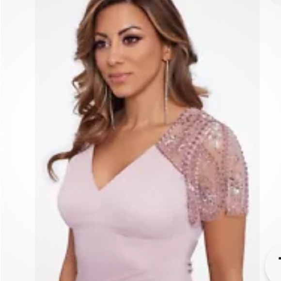 XSCAPE Rose Beaded Sleeve V-Neck Gown. Brand New. Size 8. With original label. - Picture 4 of 4